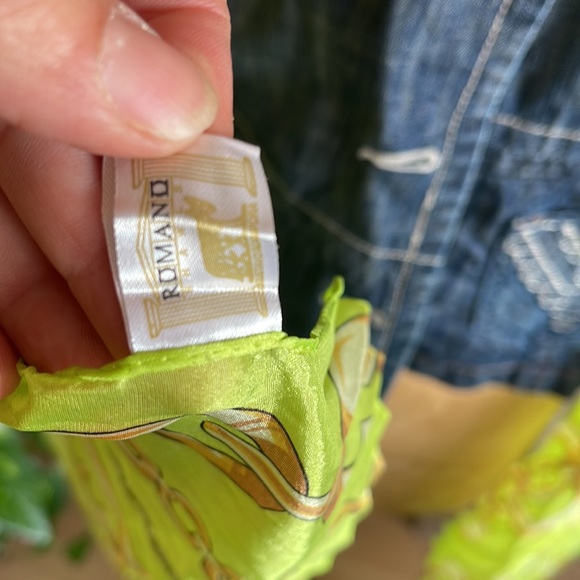 Pleated polyester Romano scarf - Picture 3 of 6